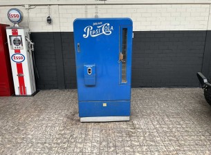 Pepsi Vending Machine VK8901